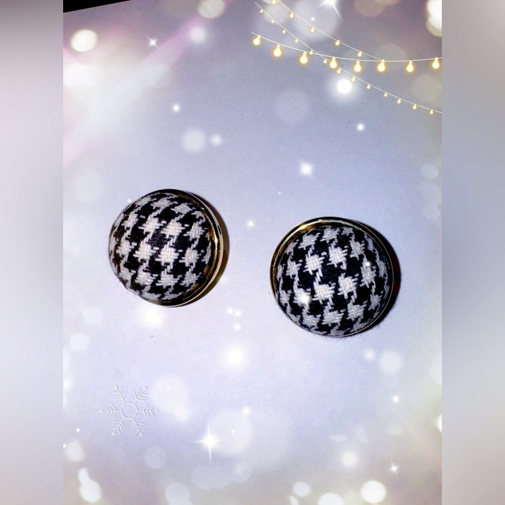 [NEW] Black and White Houndstooth Circular Earrings with Gold Accents